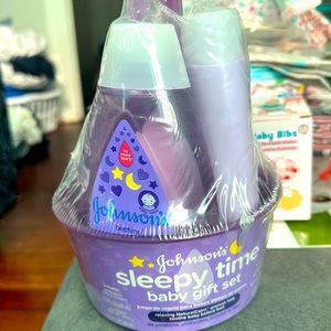 Johnsons sleepy time baby gift basket. NWT. Baby lotion/shampoo set